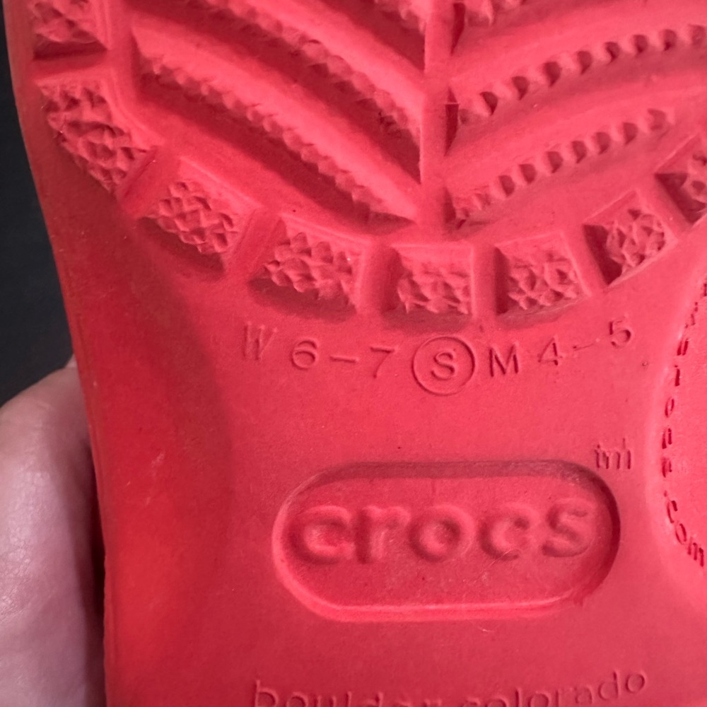 Red crocs - Picture 6 of 14